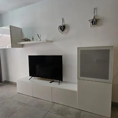 El Tesoro, Beautiful, Two Bedrooms Tenerife Sur Apartment *